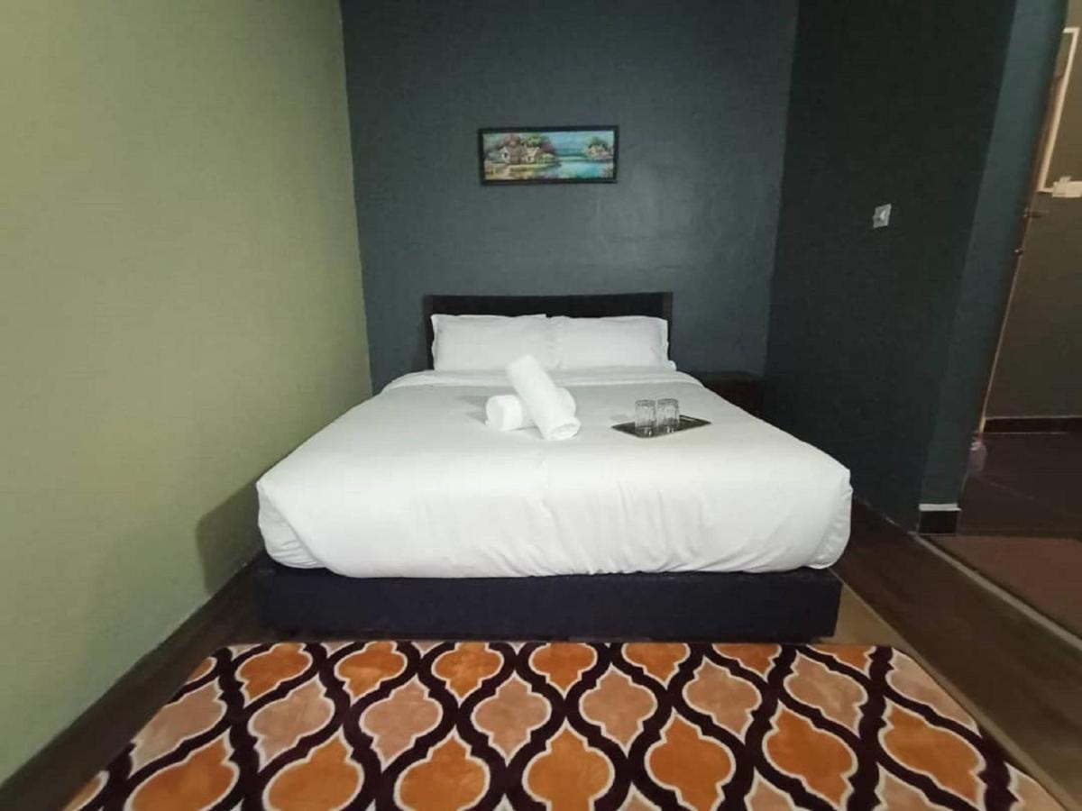 Pine Hotel Batu Gajah Exterior photo